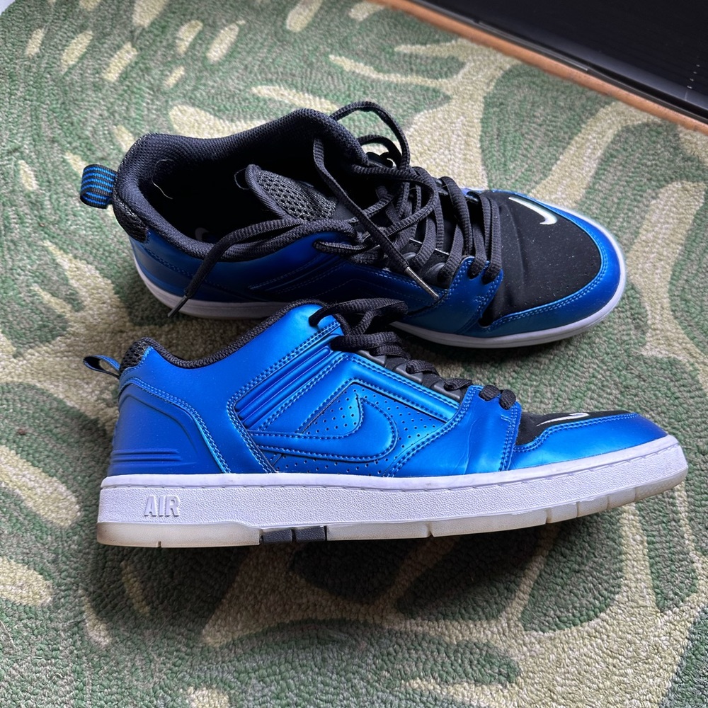 Nike foam SB Air Force 1. 10.5 barely worn. Run small.